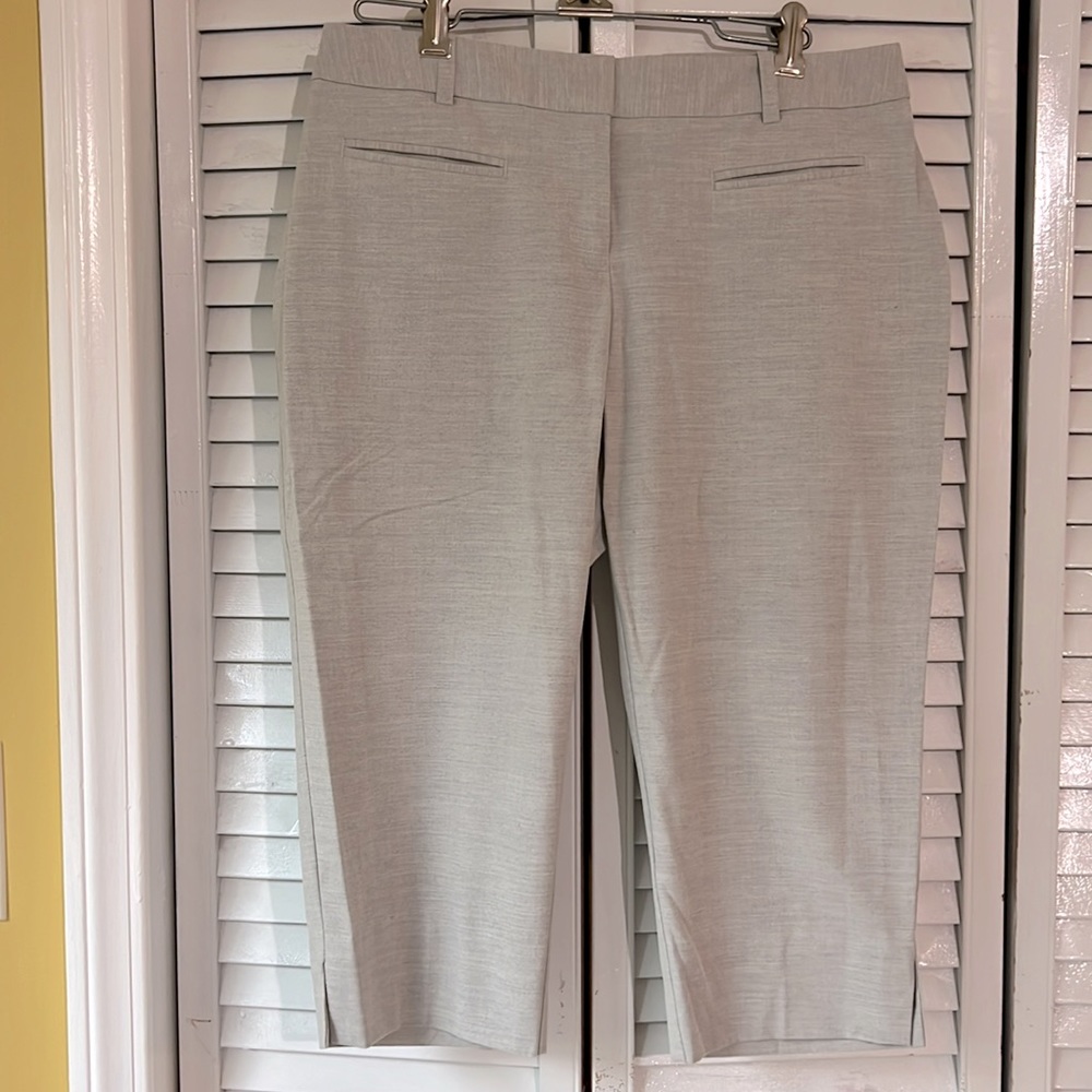 Worthington Women’s Size 6 Petite Gray Modern Fit Stretch Capris